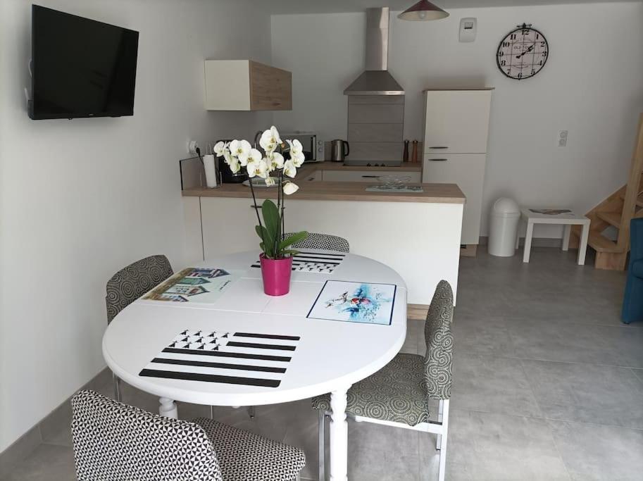 Le P'Tit Courtil - Maison A La Campagne Pledran Exterior photo
